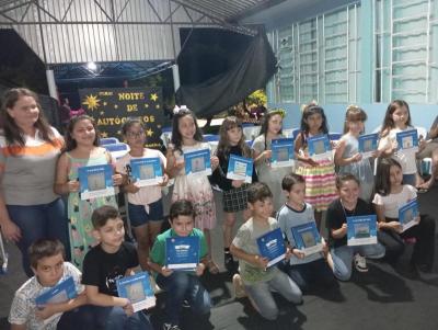 Noite de Autógrafos reuniu centenas de pessoas em Rio Bonito do Iguaçu